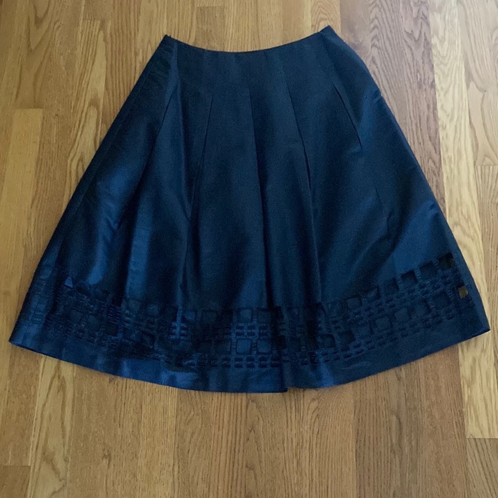Talbots Pure Silk Pleated Skirt With Cut Out Hem Size 4 EUC - Picture 5 of 11